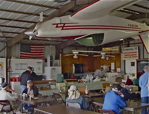 EAA 14 Hangar